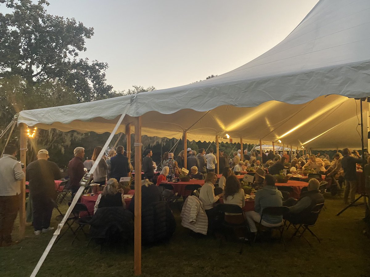 Oyster boil, shucking, Wilmington, NC at <a href="/airliegardens/">Airlie Gardens</a>, and a great band, barbecue &amp; fried chicken 
An annual ! #wilmington
