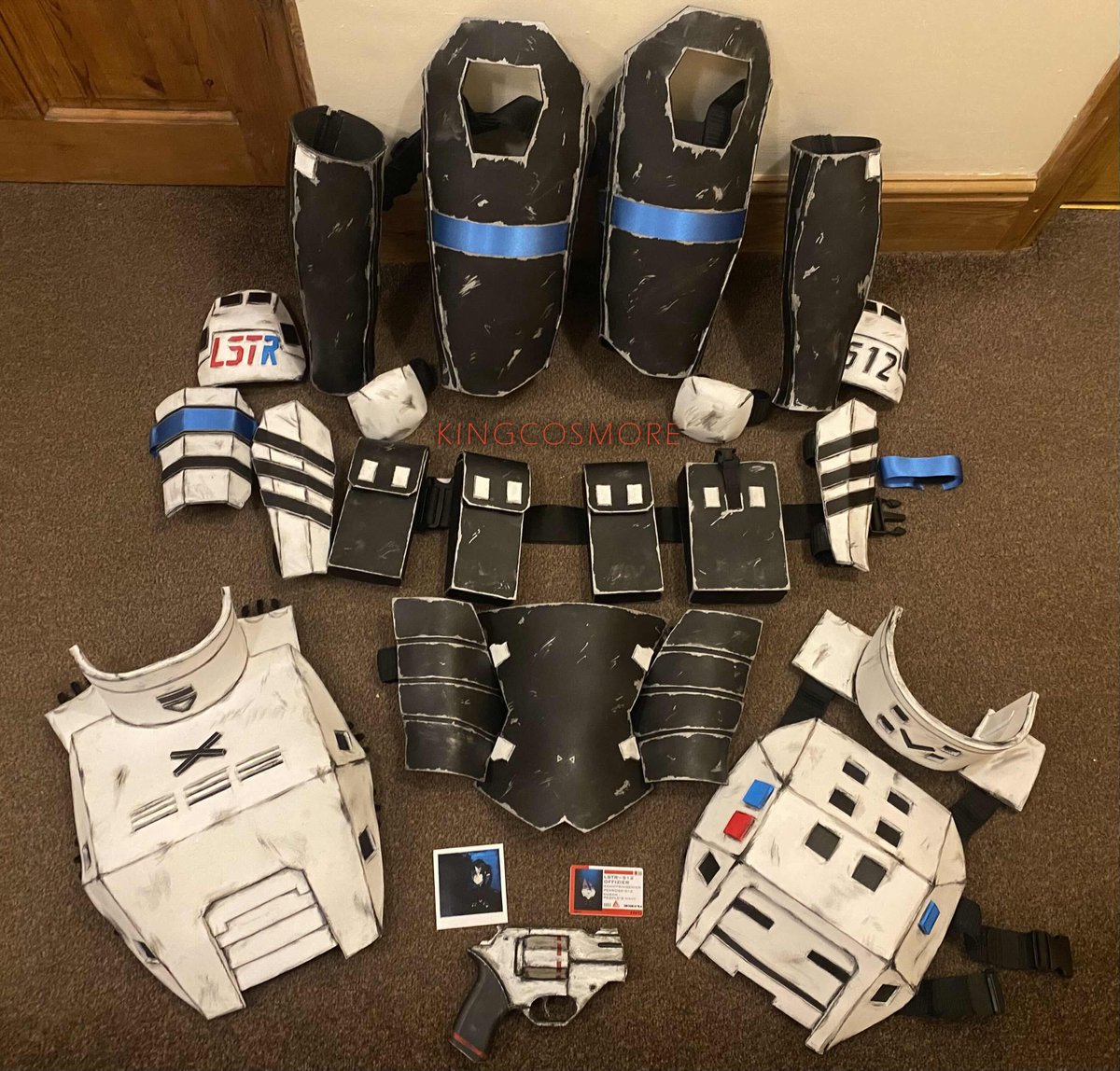 kingcosmore's tweet photo. It's finally ready, #SIGNALIS Elster-512 Armoured Variant #cosplay

Ty for all those who came along for the journey, maybe I do more in the future. Last set of pics will be at the con. Be there or be ^🟥^ https://t.co/QyIxjYRCbP