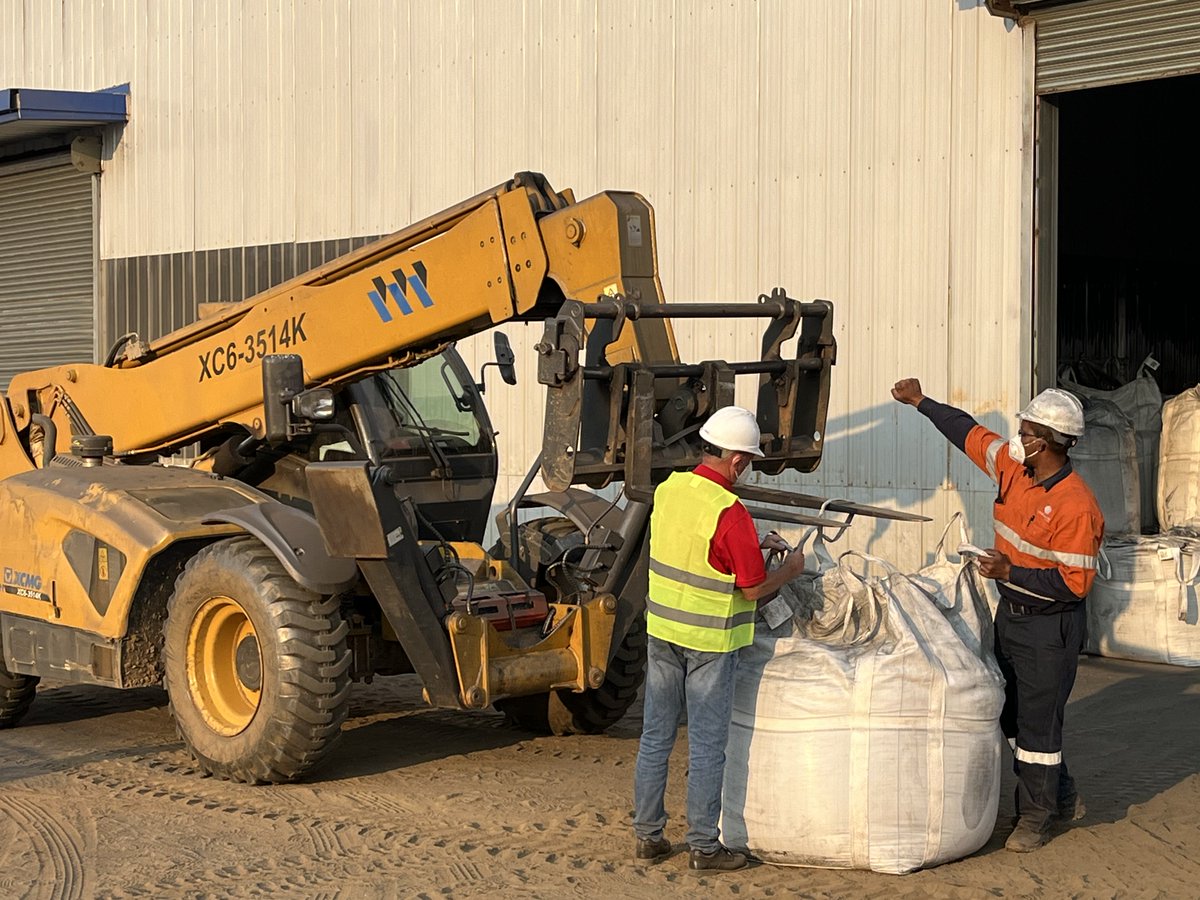 Mike Elliott (@mikeonmining) on Twitter photo When a bag of #LindiJumbo #graphite fails its lab test for >80% at the size fraction it must be reintroduced to the sorting section or sold as unsorted product. Both have been occuring at times, depending on then throughput. Ops team are reducing this inefficiency.
<a href="/WalkaboutRes/">Walkabout Resources</a> When a bag of #LindiJumbo #graphite fails its lab test for >80% at the size fraction it must be reintroduced to the sorting section or sold as unsorted product. Both have been occuring at times, depending on then throughput. Ops team are reducing this inefficiency.
<a href="/WalkaboutRes/">Walkabout Resources</a>