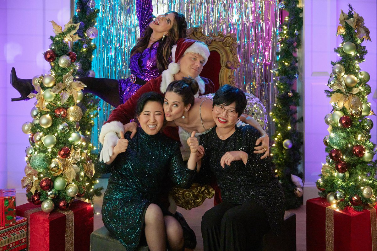 TeenmentNews's tweet photo. You are invited... to @hallmarkchannel 's second all new Holiday movie that is part of their #countdowntochristmas kick-off weekend. #HolidayCrashers premieres 2nite @ 8.
This one stars #lyndsyfonseca, @DaniellaMonet , @ChrisMcNally_ and #jagbal
Photos by: Hallmark Channel https://t.co/KAjzdaMXp0