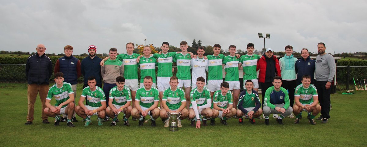 MuskerryGAA's tweet photo. Muskerry Junior B Hurling Final Champions @aghabulloguegaa 
Enda Linehan Board Rúnaí presenting Denis Quinlan with the Cup. Also team pic
Hard Luck to Blarney https://t.co/jF7dMN5V4F