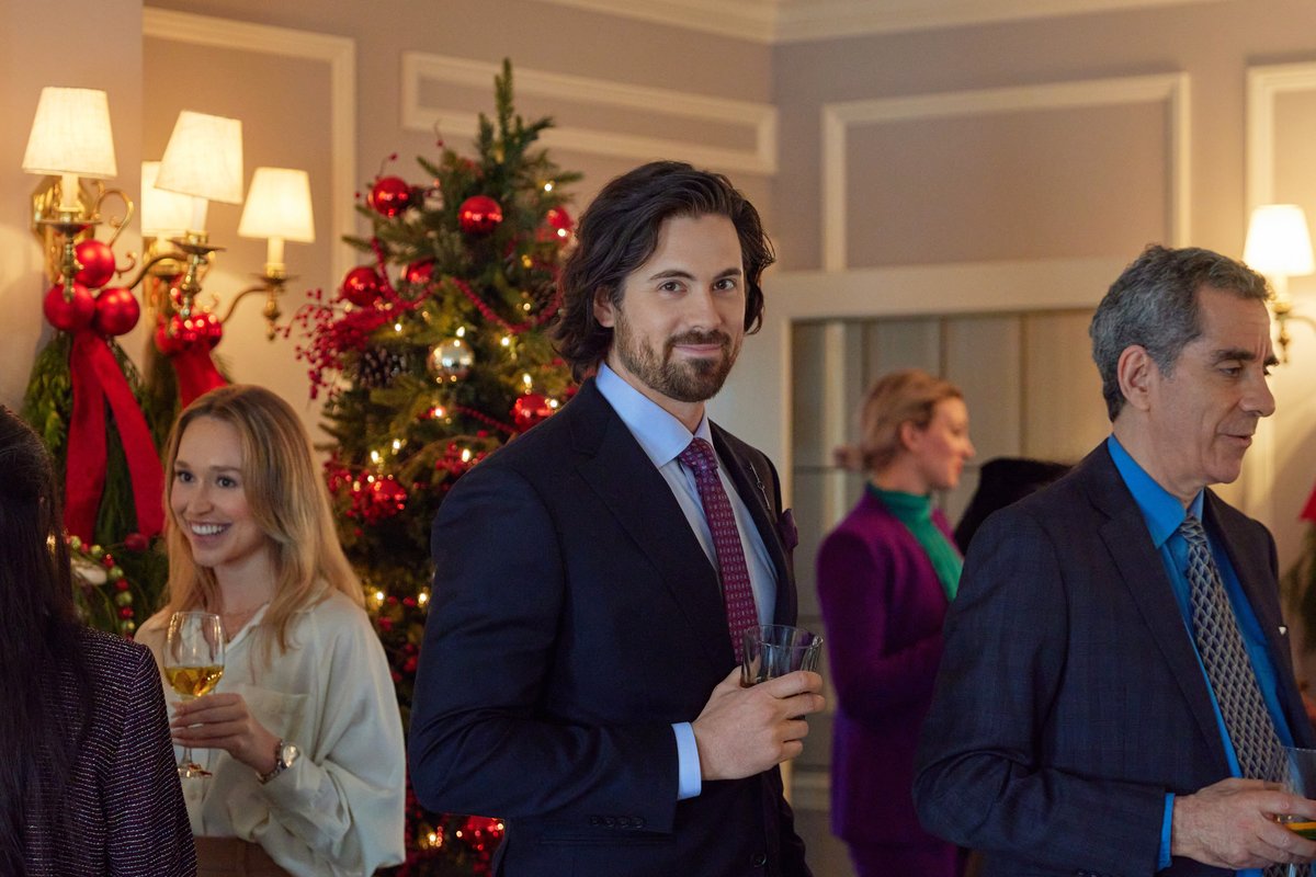 TeenmentNews's tweet photo. You are invited... to @hallmarkchannel 's second all new Holiday movie that is part of their #countdowntochristmas kick-off weekend. #HolidayCrashers premieres 2nite @ 8.
This one stars #lyndsyfonseca, @DaniellaMonet , @ChrisMcNally_ and #jagbal
Photos by: Hallmark Channel https://t.co/KAjzdaMXp0