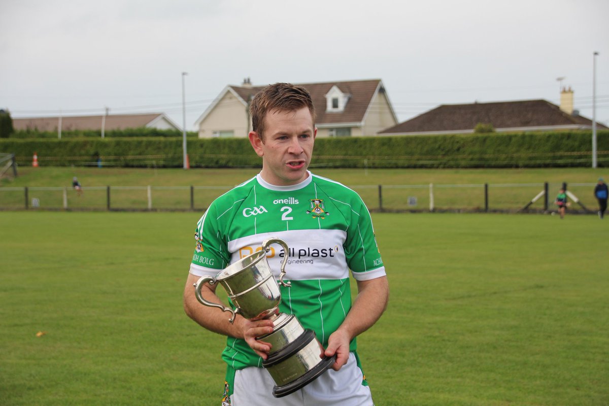 MuskerryGAA's tweet photo. Muskerry Junior B Hurling Final Champions @aghabulloguegaa 
Enda Linehan Board Rúnaí presenting Denis Quinlan with the Cup. Also team pic
Hard Luck to Blarney https://t.co/jF7dMN5V4F