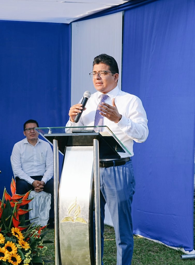 Adventist_minop's tweet photo. 📖 En una emotiva meditación, el @PrMontalvan nos recordó el poder de la unidad 🤝 y nos invitó a optar por la educación adventista 🎒📚, una educación con valores cristianos 🙏 que forman vidas para servir con integridad.
#EducaciónAdventista #MásQueEnseñanza https://t.co/D87zSll5Gq