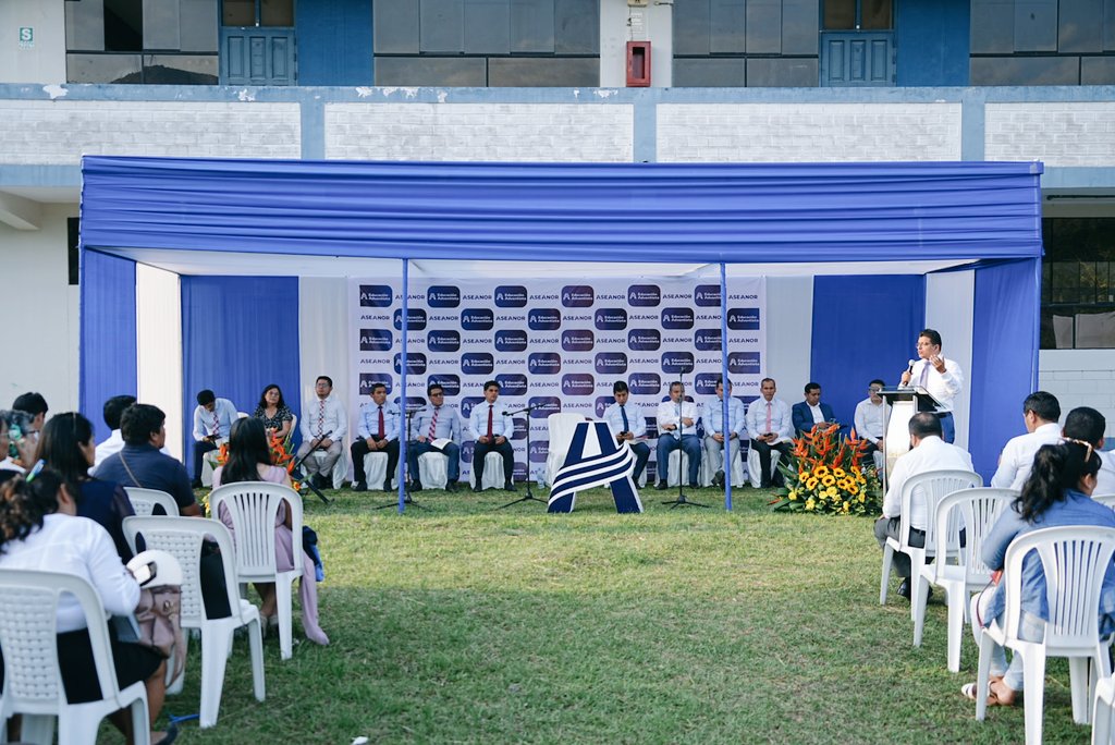 Adventist_minop's tweet photo. 📖 En una emotiva meditación, el @PrMontalvan nos recordó el poder de la unidad 🤝 y nos invitó a optar por la educación adventista 🎒📚, una educación con valores cristianos 🙏 que forman vidas para servir con integridad.
#EducaciónAdventista #MásQueEnseñanza https://t.co/D87zSll5Gq