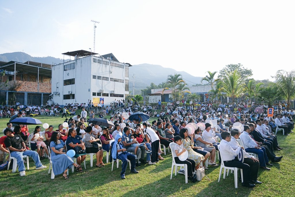 📖 En una emotiva meditación, el <a href="/PrMontalvan/">Pr. Daniel Montalvan</a> nos recordó el poder de la unidad 🤝 y nos invitó a optar por la educación adventista 🎒📚, una educación con valores cristianos 🙏 que forman vidas para servir con integridad.
#EducaciónAdventista #MásQueEnseñanza