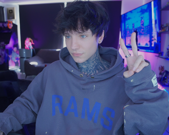 xCryboy's tweet photo. entra bb https://t.co/TygJMfYsgc https://t.co/ahnV7SMZmX
