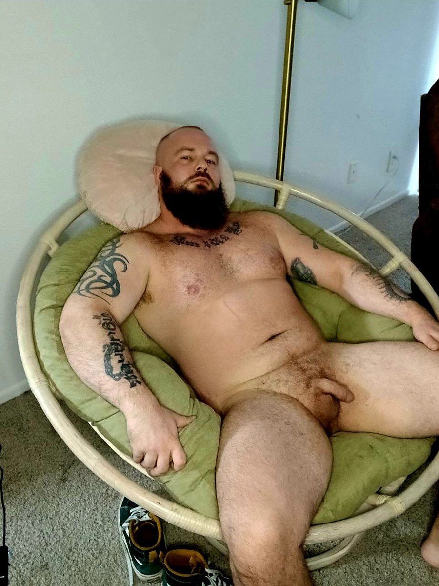 ChadFlexxx's tweet photo. You gonna suck my cock or just stare? 🤔 https://t.co/p9ac9eTb4R