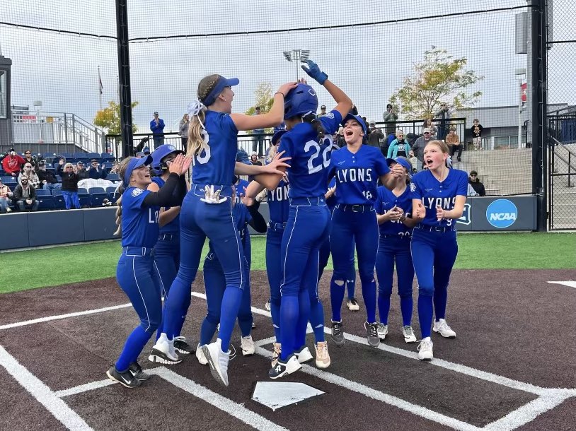 LyonsLionsCO's tweet photo. Lyons Softball are the @CHSAA 3A region 7 champs!! We are so proud of you! Next stop State! 🥎🦁💙 #StVrainStorm #PrideofLyons @goSVVSD @BuchlerStVrain @LyonsBooster @SVVSDsupt https://t.co/2J7i19yQ7R