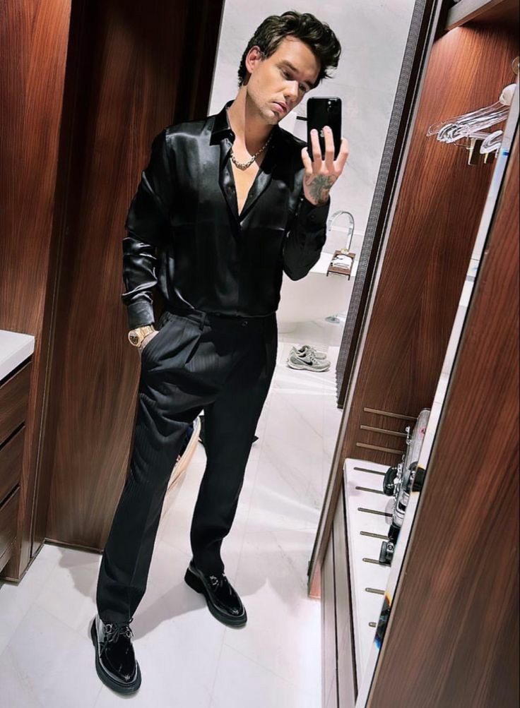 taytarget1993's tweet photo. This style= killing me.
#loveforliam #hereforliam #weloveyouliam #WeLoveYouLiamPayne https://t.co/8lZp1YLaR6