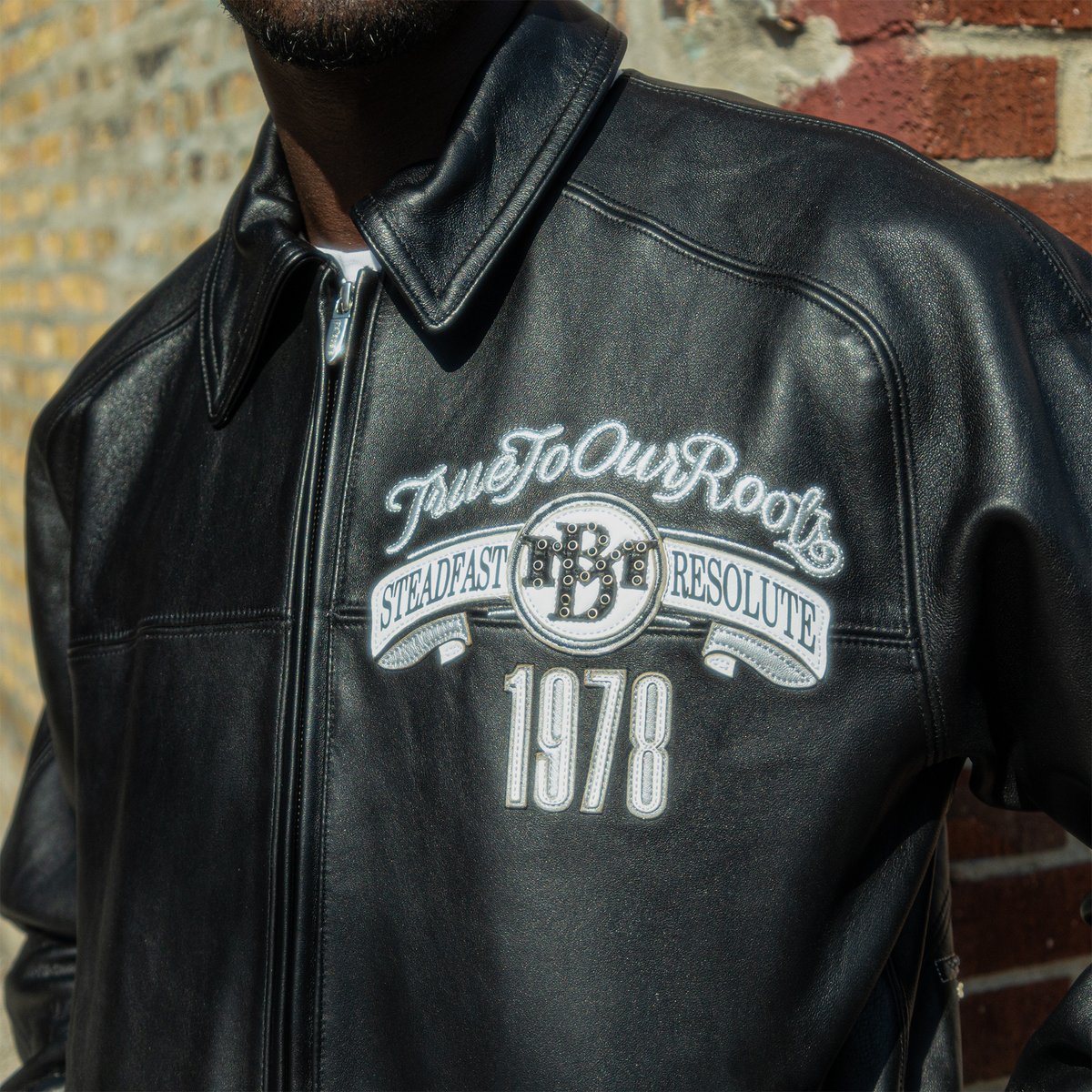 topsnbottomsusa's tweet image. Discover the timeless style of Pelle Pelle Leather Jackets, now available on our website. 🧥 Don’t miss out on this iconic collection. Enjoy a 10% discount on your first order from @topsandbottoms. ⁠
⁠
#PellePelle #LeatherJackets #JacketCollection #TopSandBottoms