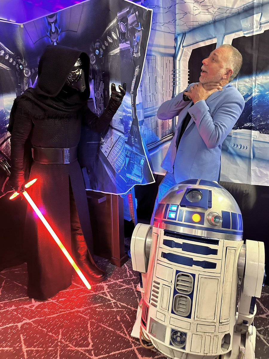 TMrakas's tweet photo. Kylo Ren didnโt like that I said his Star Wars trilogy was the worstโฆ ๐ #forcechoke #DontUpsetTheSith https://t.co/E8mn105Zna