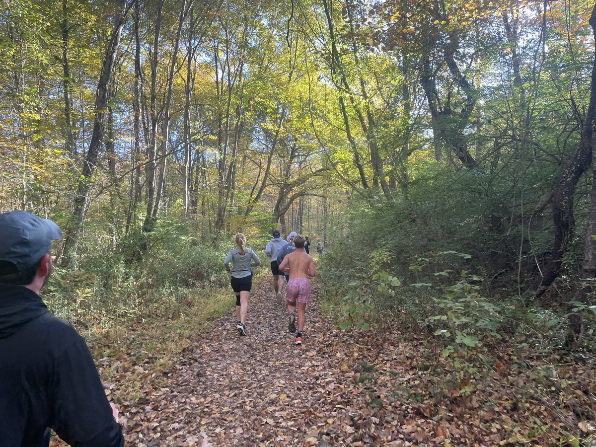 JFSpallone's tweet photo. On the road, into the woods and back on the road again, it was the Ivoryton Pumpkin Chase today🏃‍♂️ 🎃 to benefit the Ivoryton Library!  @IvorytonLibrary https://t.co/jUOkloU6Lb
