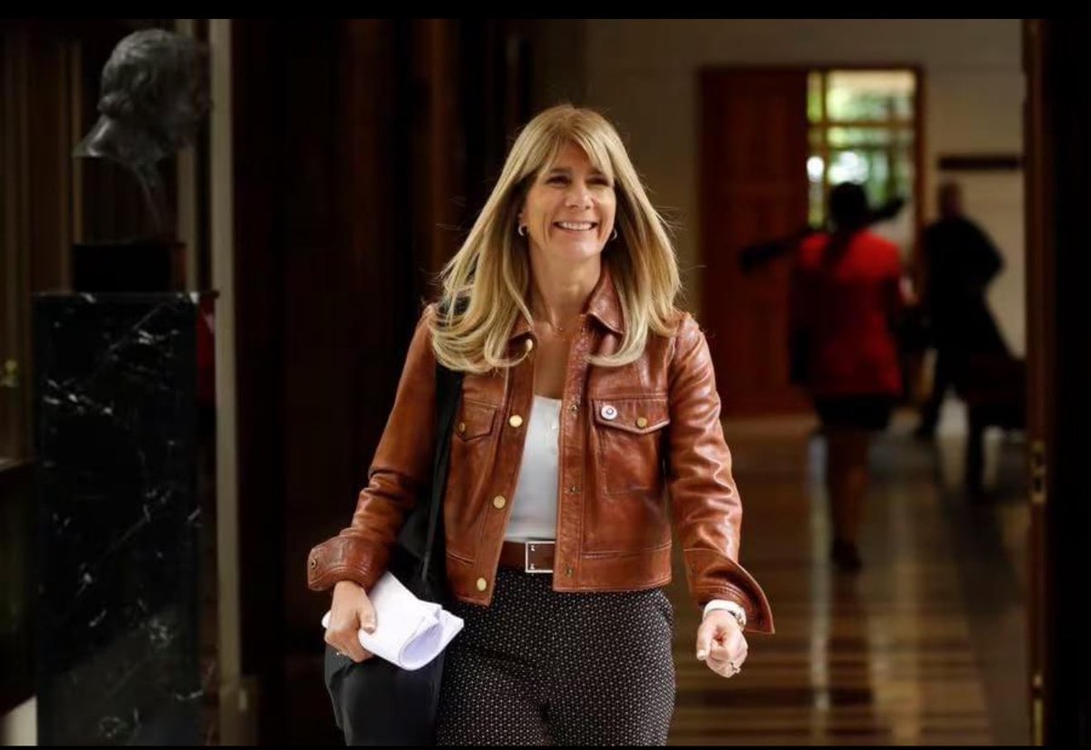 ringosoldan's tweet photo. La senadora @ximerincon, ha leído bien la contingencia que viven las familias chilenas, tiene experiencia política y ha liderado con éxito al @PDemocratasCL
Demuestra valentía y experiencia, lidera el centro político que se había perdido, hoy podemos decir que paso a paso ese espacio lo está copando y sumando adherentes con éxito a solo 2 años de este gran desafío 👍
🇨🇱 Sigan RRSS creadas para informarse 🇨🇱
❤️🇨🇱❤️