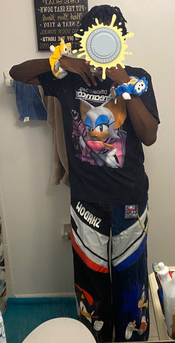 dailyrougepic's tweet photo. Headin to Sonic Symphony Orlando if u see someone in this fit just know u are in then presence of THE daily Rouge the Bat THE #1 Rouge fan https://t.co/7YPxXLoqic