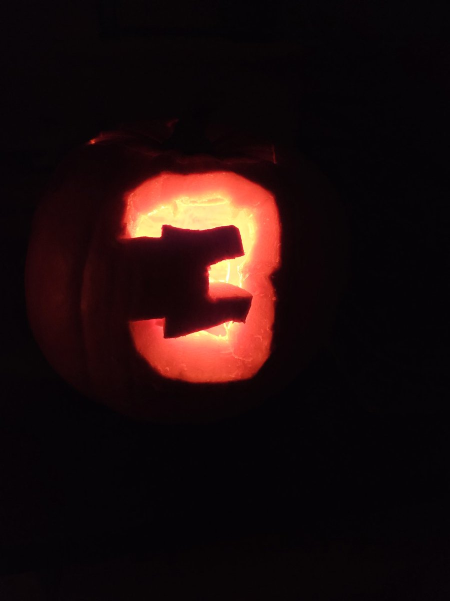 SLi18's tweet photo. My sons pumpkin this year halloween he done for you @danielricciardo @F1 🎃🧡 https://t.co/oKiSJG1ejb