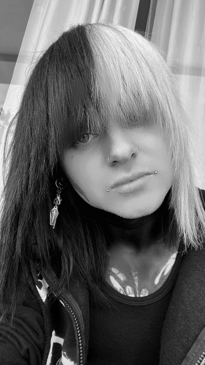 xRYANxSPIDERx's tweet image. Empty mirror