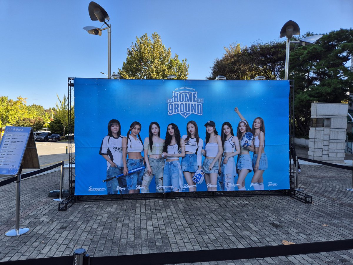 amppyy1's tweet photo. 드디어 기다리고 기다리던 팬미 도착!!! https://t.co/DOu5jbExfs