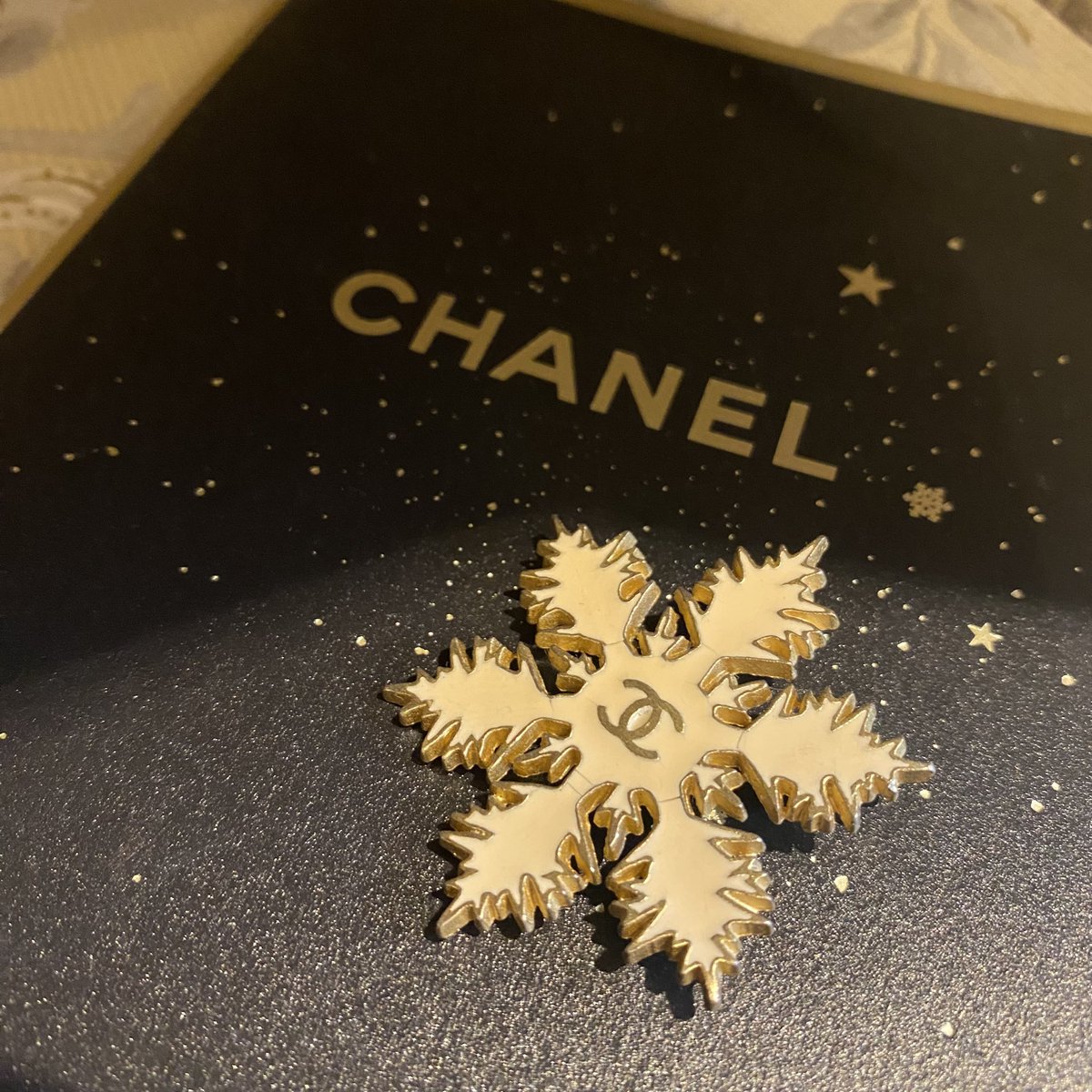 jckpt2011's tweet photo. CHANEL🤍

素敵な素敵なブローチが入荷致しました❄❄❄

#CHANEL https://t.co/DemgkSajqV