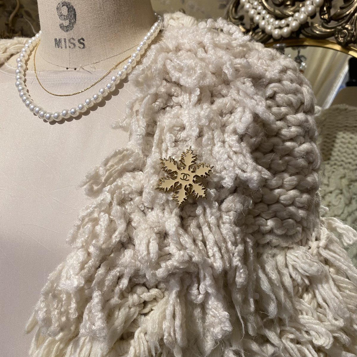 jckpt2011's tweet photo. CHANEL🤍

素敵な素敵なブローチが入荷致しました❄❄❄

#CHANEL https://t.co/DemgkSajqV