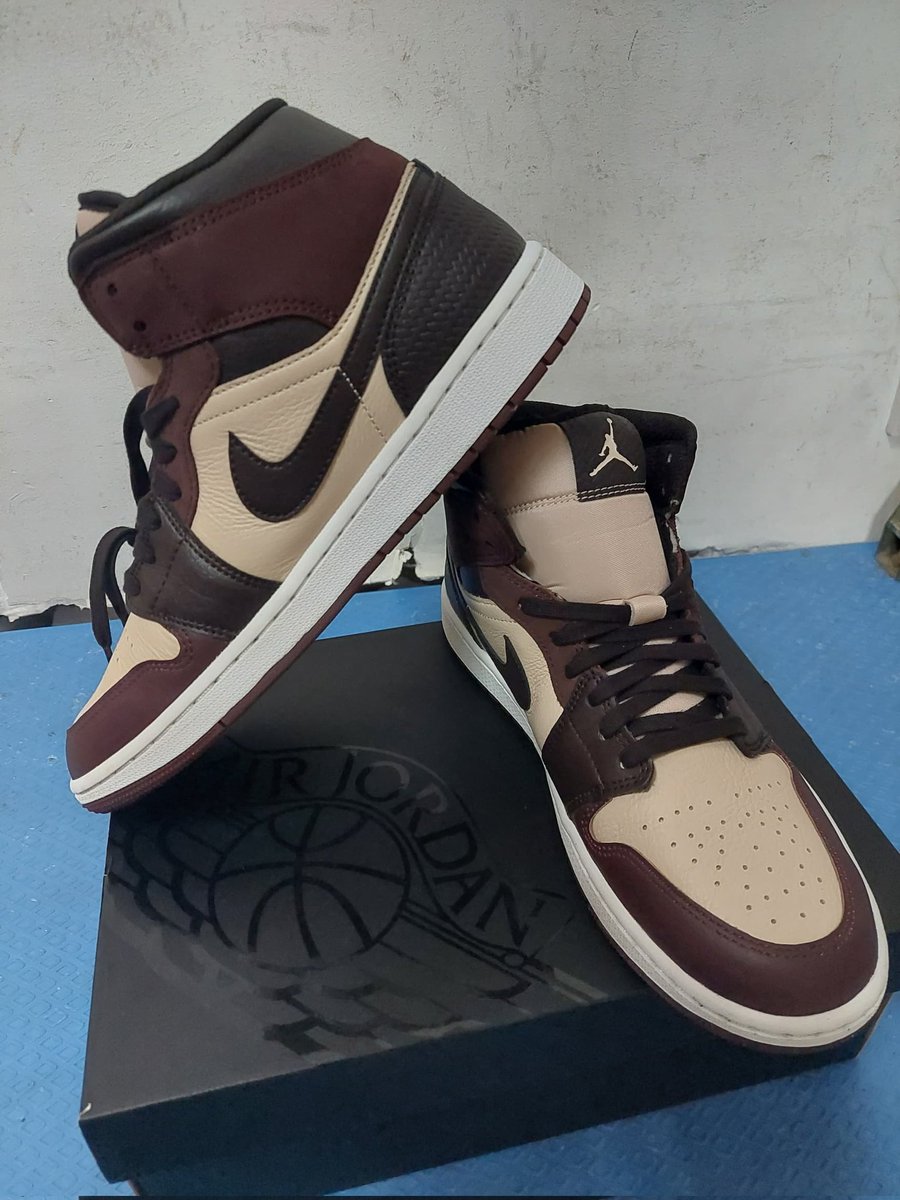 harisghaz's tweet photo. NIKE Air Jordan 1 mid SE
Paris YMCA

Condition: Brand new
Colorway: velvet brown/earth-sanddrift
Saiz: UK8/27cm/EU42.5

Berminat boleh bagitahu saya,tak minat boleh bagitahu member hehehe https://t.co/ahADhTB72a