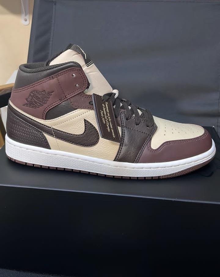 harisghaz's tweet photo. NIKE Air Jordan 1 mid SE
Paris YMCA

Condition: Brand new
Colorway: velvet brown/earth-sanddrift
Saiz: UK8/27cm/EU42.5

Berminat boleh bagitahu saya,tak minat boleh bagitahu member hehehe https://t.co/ahADhTB72a