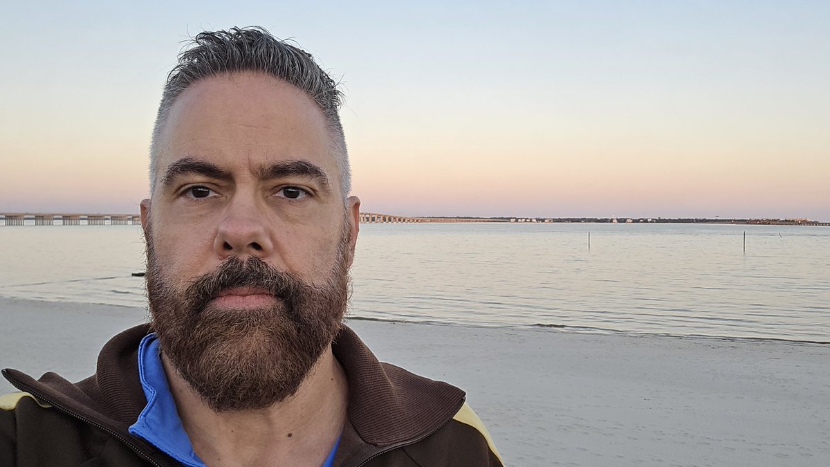 iCyclone's tweet photo. Biked around the Bay this evening. Calm; slightly cool; colors soft &amp; washed out. What's on my mind? Where I'm gonna be in three days. Likely hunting down a cyclone on the other side of the earth. But ain't sure yet which ocean. https://t.co/GKZHsYI6Js