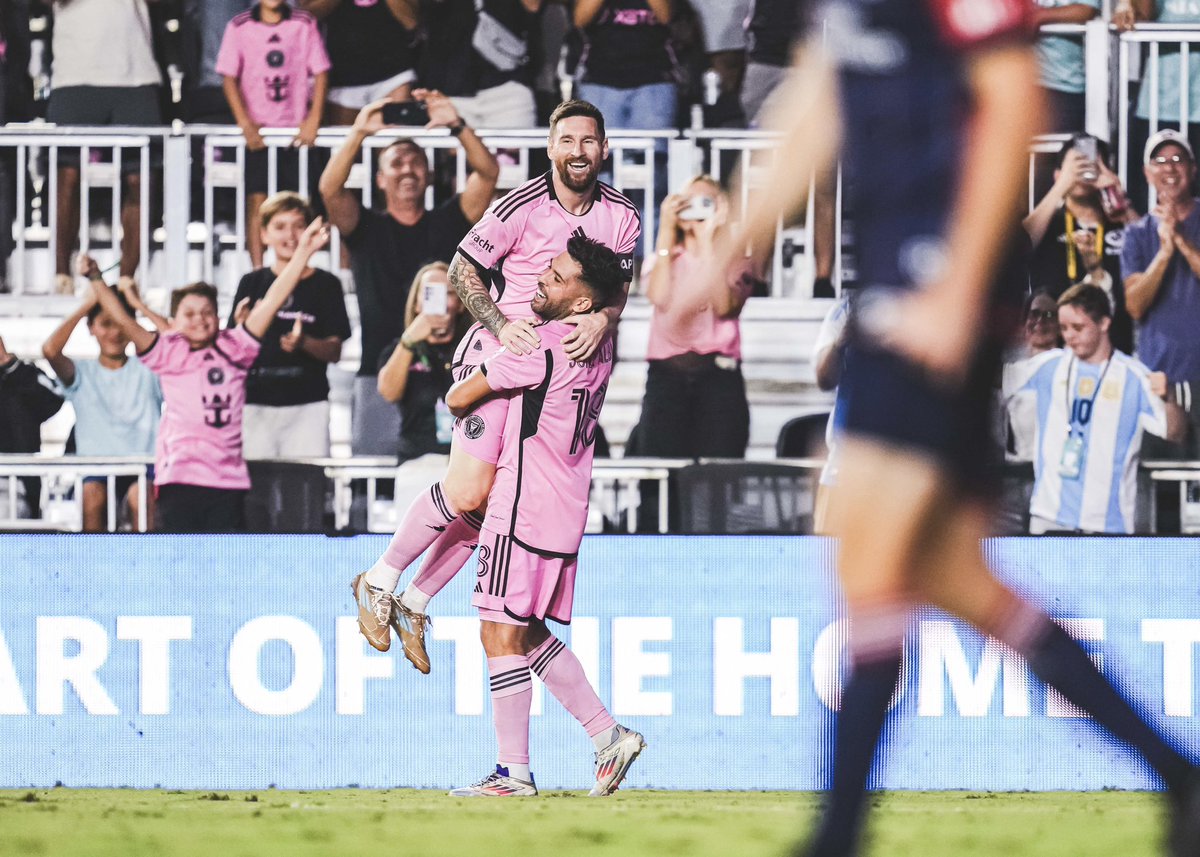 JordiAlba's tweet photo. ¡Hoy hemos hecho historia en la @MLS! 7️⃣4️⃣💗🖤

Ahora toca darlo todo en los playoffs. VAMOS, EQUIPO!!! 💪🏻🦩 https://t.co/EcUzEBJSsE