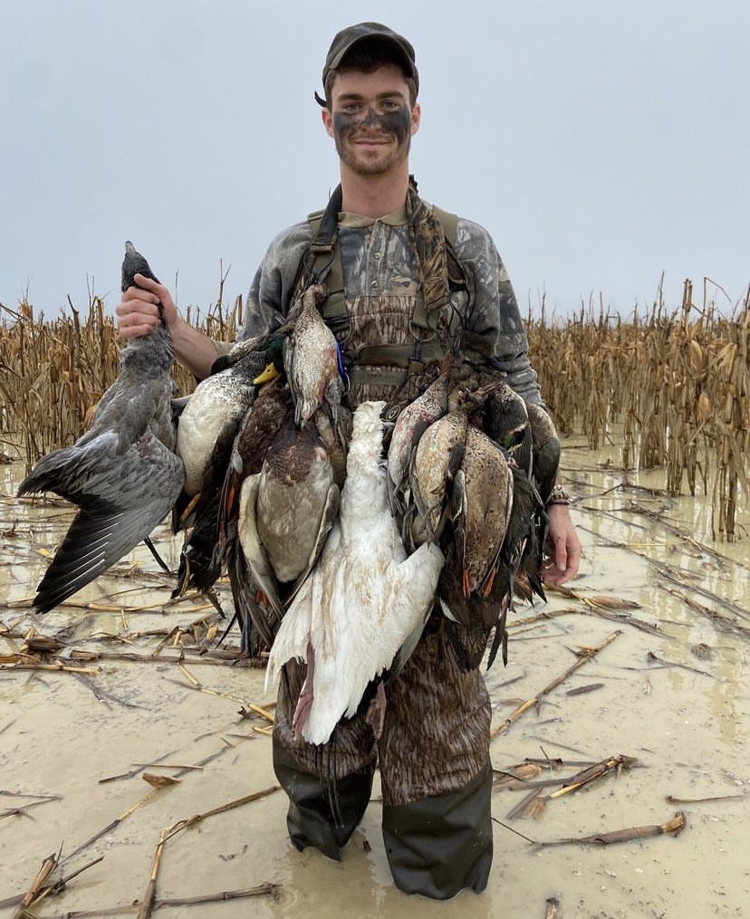 IlliniMuse's tweet photo. Oregon up next. Duck Hunting week. #Illini 🔹🔸🔹🔸 https://t.co/RXhnTl6bBG