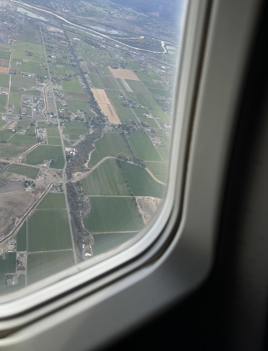 oh hell fucking nah im taking off and my luggage is NOT on this damn plane 💀