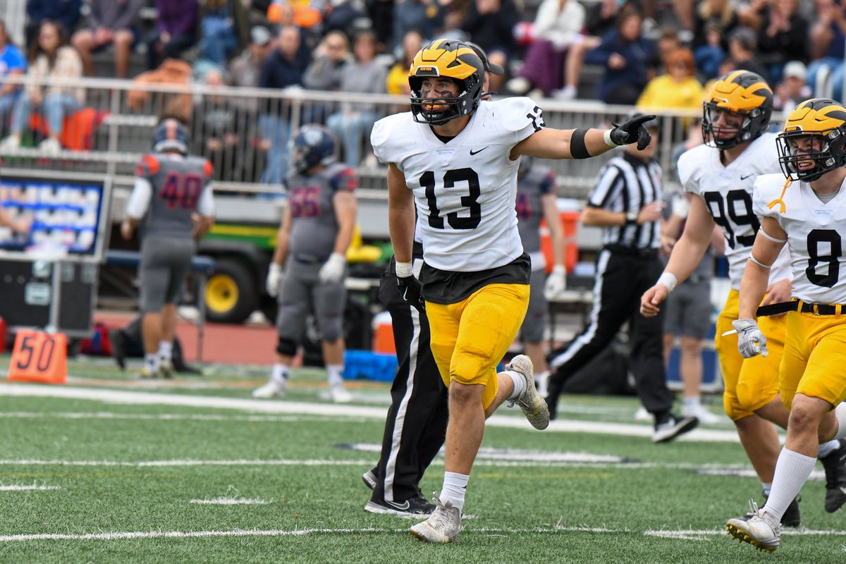 gustiefootball's tweet photo. GO GUSTIES #GET1 https://t.co/d3Z1IM96B2