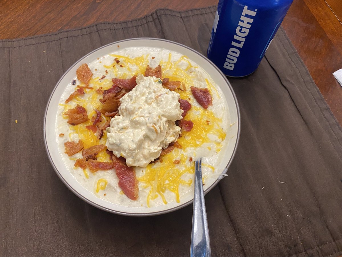 TurfSpartanLord's tweet image. SouperSaturday even though it’s 70F. 
#FallFoods #SoupSZN
Loaded baked potato soup. 
Sparty on soon.👀
#GoGreen