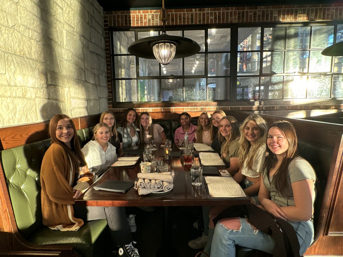 2-0 day deserves some good grub!

Team dinner @ the Train Shed !!