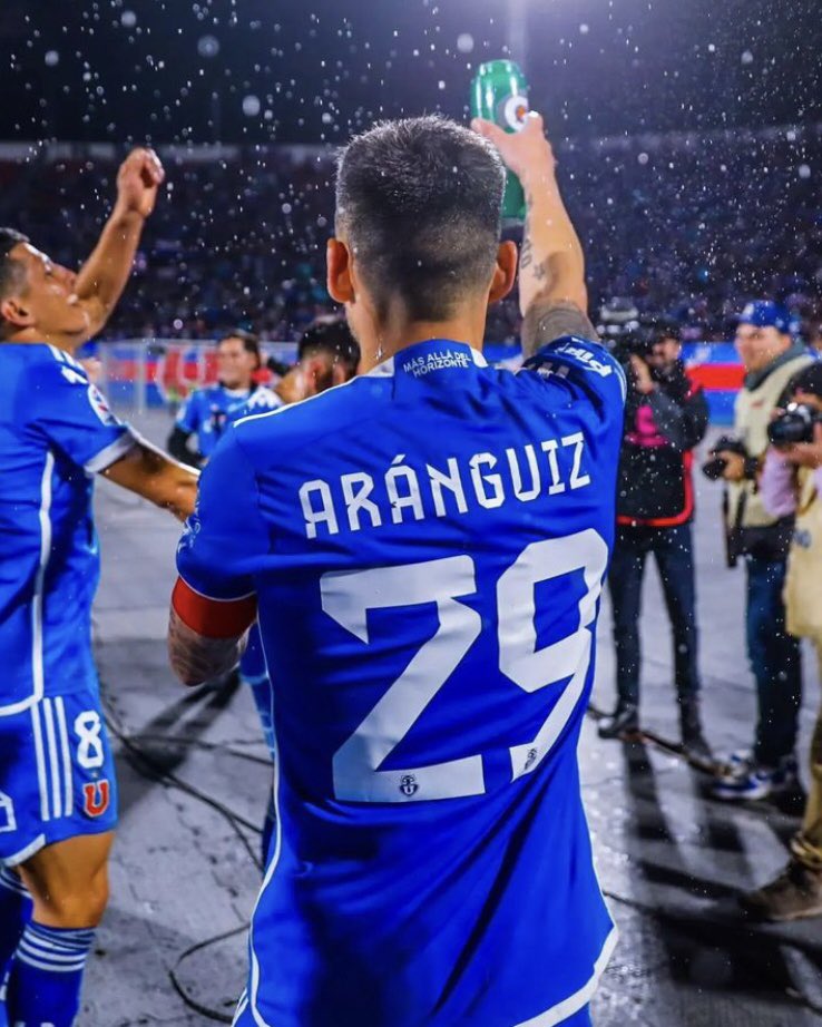 samidelbulla13's tweet photo. CHARLES MARIANO ARANGUIZ SANDOVAL IDOLO DE LA UNIVERSIDAD DE CHILE, QUE JUGADOR CONCHETUMARE https://t.co/2e51bhtHzg