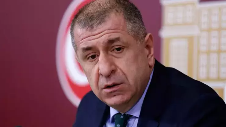 darkwebfilmler's tweet photo. Ümit Özdağ: "Saray rejimi kokuşmuş, çürümüş bir rejim. Her gün yeni bir felaket haberiyle uyanıyoruz.

Açlık ve işsizlik kol geziyor. Sokaklarımız tetikçi çeteler tarafından işgal edilmiş.

Polis, sokak ortasında vuruluyor, bıçaklanıyor, saldırıya uğruyor. Kızlarımızın kafası kesiliyor.

Uy*şturucu çeteleri siyasete ve bürokrasiye sızmış gençlerimizi zehirliyor ve şimdi ulaştığımız noktada görüyoruz ki SGK'dan günlük 8 bin TL almak için oluşturulmuş bir çete tarafından şimdiye kadar bilinen 12 yeni doğan bebeğimiz öldürülmüş."