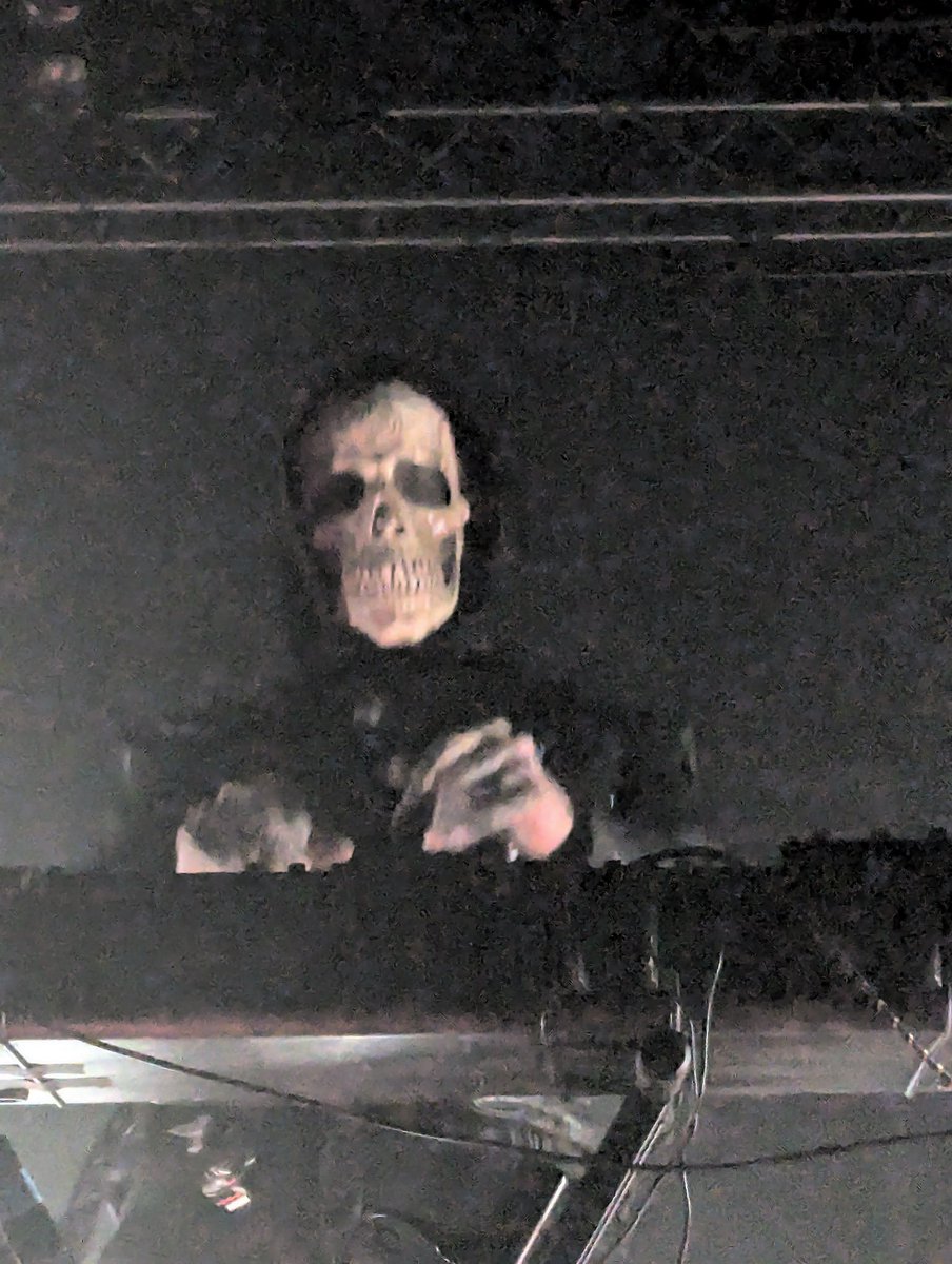 Triumphatism's tweet image. Felt like a longer set from Gost tonight.
Crowd seemed to get into it, which was good.
Some absolute classics banged out tonight.
Almost hypnotized watching him.
#GosT #O2Academy #Liverpool