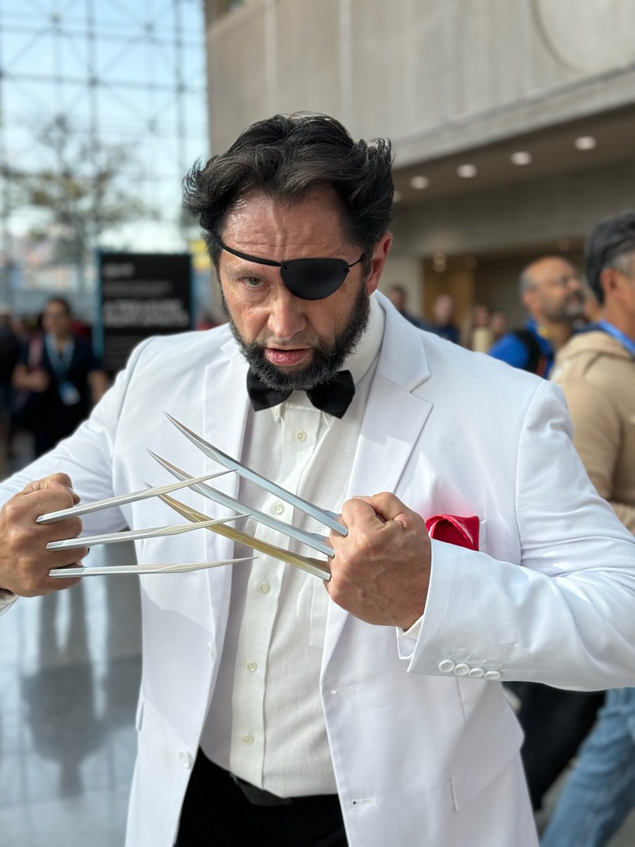 Marvel's tweet photo. X-Men took over #NYCC ❌ https://t.co/Es3KfeUUZm