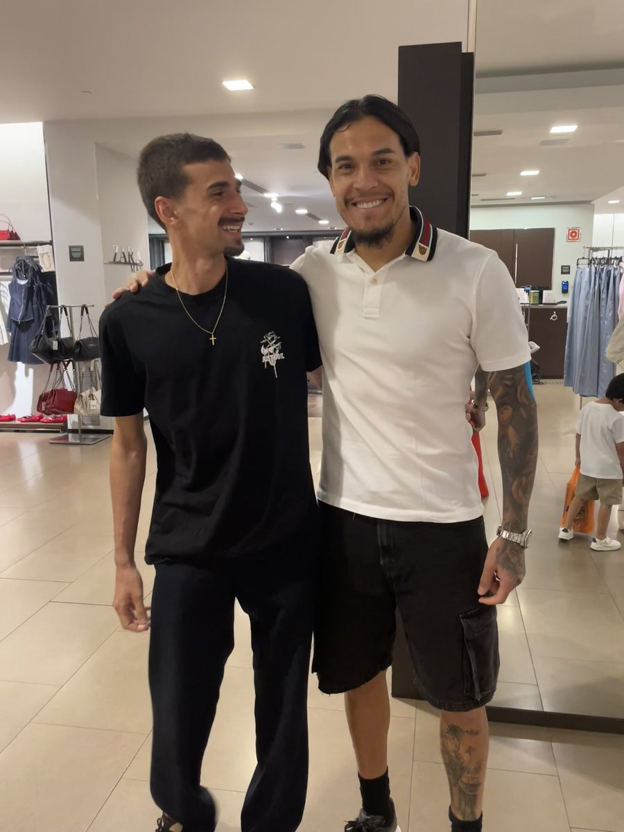 jvgg2001's tweet photo. Ele é muito cheiroso inclusive. https://t.co/s8r5KZGzEu