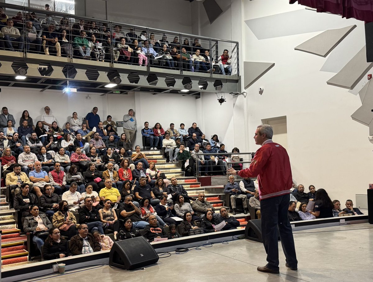 Quiero agradecer a los padres de familia que acompañaron a sus hijos durante la Experiencia Vocacional #UPAEP360. Su apoyo es fundamental en el proceso de elección académica de los jóvenes. Juntos, guiamos a nuestros estudiantes en la búsqueda de su vocación y en el desarrollo de