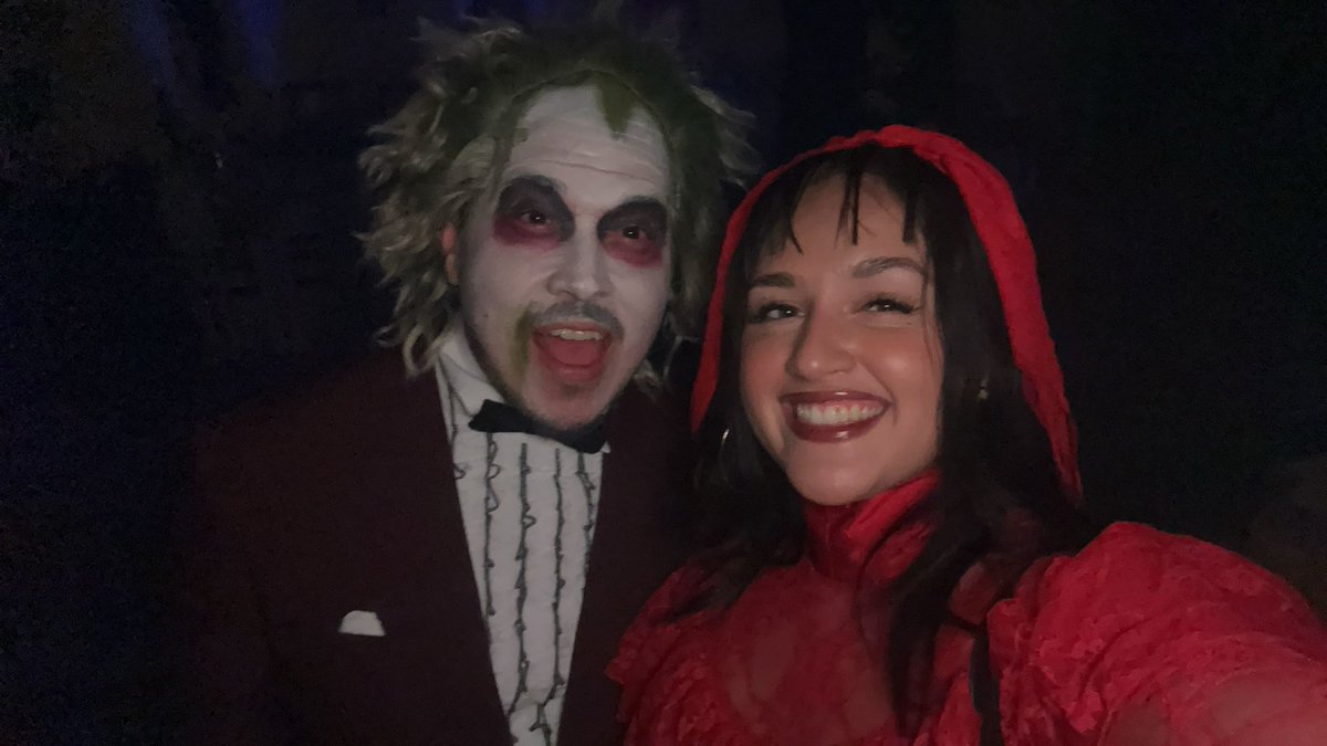 KeelOverComedy's tweet photo. The Juice Man with his Lydia Deetz https://t.co/e7q5gtuAD1