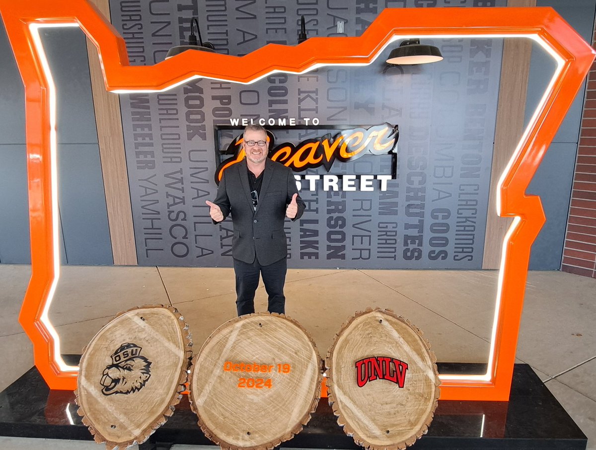 UNLVAllAccessPodcast tweet media