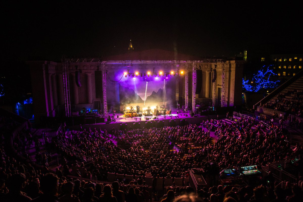 blkfootwhtfoot's tweet photo. Seattle, Berkeley and LA were pure magic. Last night felt like a family reunion. Let’s go out with a bang tonight Paso Robles! Going to miss you @michaelkiwanuka and @guitar_yaz. You both made this tour so special.

📸: Brit O’Brien and Izzy Lux https://t.co/EqDit3npuU