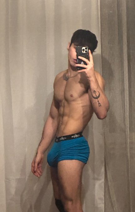 hey boys :) https://t.co/DAtp4mwOec
