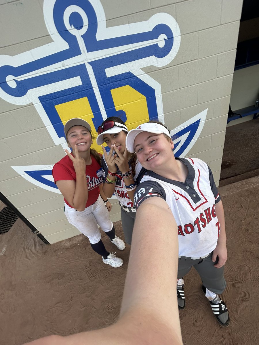 ryly_14's tweet image. Had an amazing time at @RollinsSoftball today!! Loved the atmosphere and the campus was gorgeous 💕! Met @A_Goodwin2028 and went with my teammate Rayne Cohen 2028.
Anchor up tar down ⚓️💪🏻
#softball #ClassOf2027 #onthegrind #chasingdreams