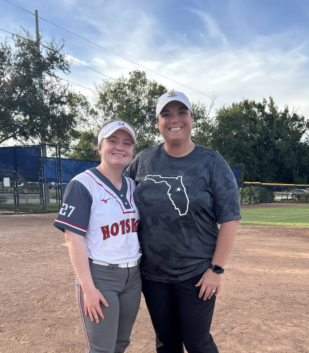 ryly_14's tweet image. Had an amazing time at @RollinsSoftball today!! Loved the atmosphere and the campus was gorgeous 💕! Met @A_Goodwin2028 and went with my teammate Rayne Cohen 2028.
Anchor up tar down ⚓️💪🏻
#softball #ClassOf2027 #onthegrind #chasingdreams
