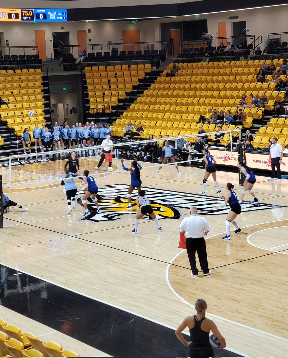TUSJDEAN's tweet image. Tense start to third set as tigers lead, 2 of 5.

#Gohtigers | #CAAVB