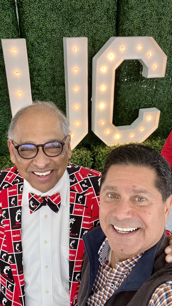 nauseef's tweet photo. An exciting weekend in the #CincyRegion with a @uofcincy @GoBearcatsFB win, our Hometown Heroes event, and @BLINKcincy! Always great to see our Cincy friends including @Prez_Pinto, @KimmLauterbach, and many more. @TimDerickson @GrowCincyUSA @JobsOhio https://t.co/ycMs0YAtfT
