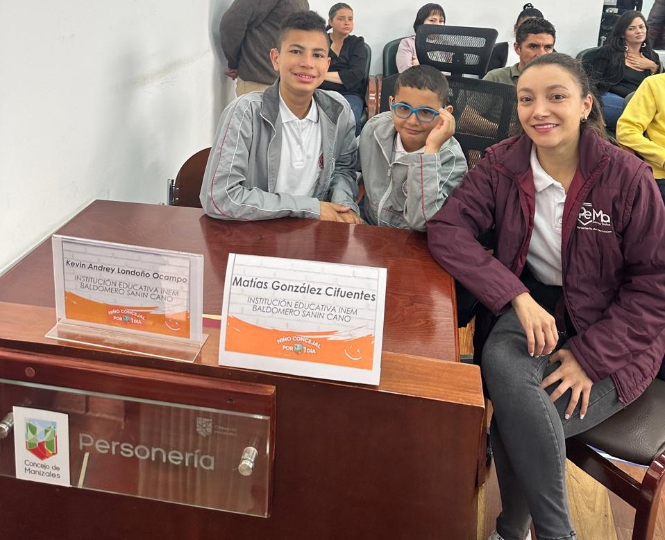Hoy acompañamos la sesión del Concejo Municipal con los estudiantes de diferentes Instituciones Educativas de Manizales en la experiencia  “Niño Concejal por un día”.