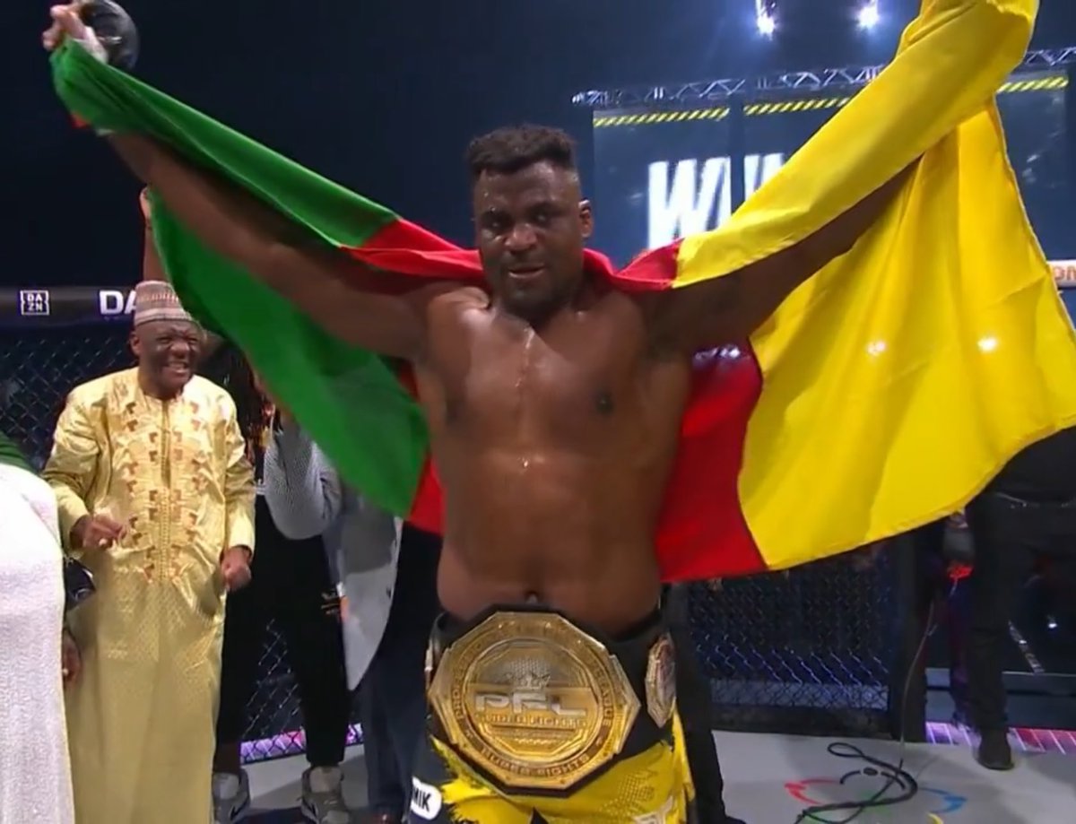 AllezLesLions's tweet photo. Francis Ngannou avec la Ceinture de Champion du PFL ! 🏆🇨🇲

THE PREDATOR. The BADDEST man on the planet. 

Il est de retour aux affaires. Une journée normale au boulot. 😀 https://t.co/eUlxMaYITc