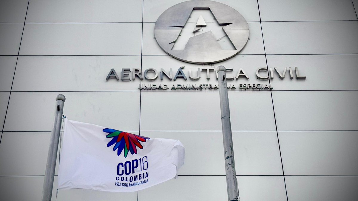 AerocivilCol's tweet photo. ¡#LlegaLaCOP16 y desde el sector aéreo estamos preparados! 

#ElPaísDeLaBelleza, sede del evento global por el medio ambiente, prevé la operación de 2.359 vuelos de 10 aerolíneas, con más de 350.000 sillas ofrecidas en Cali, entre el 20 de octubre y el 3 de noviembre. https://t.co/075LrXImhO